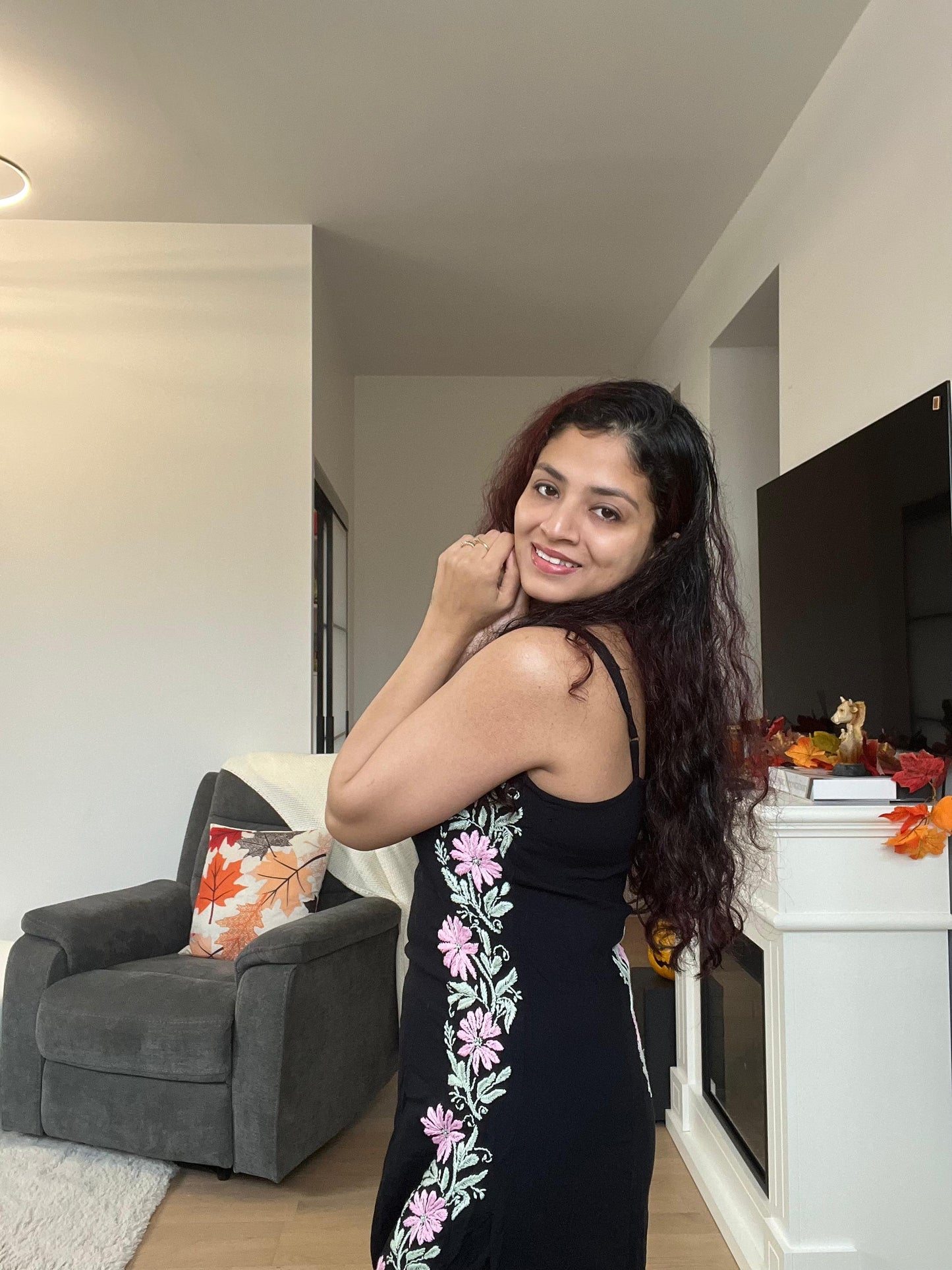 Divine Grace - Sleeveless Chikankari Hand-Embroidered Kurti Set